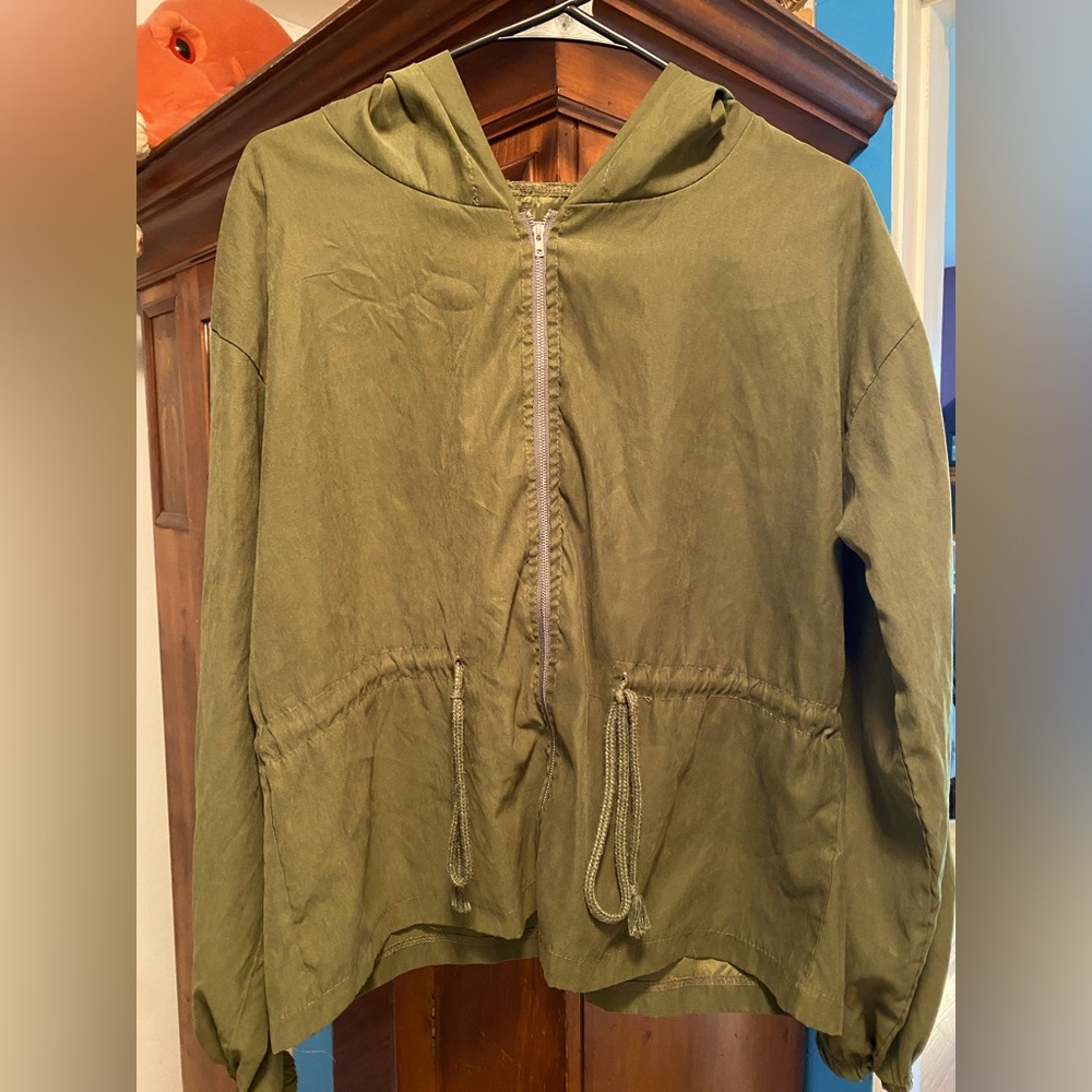 Light weight zip up jacket windbreaker
